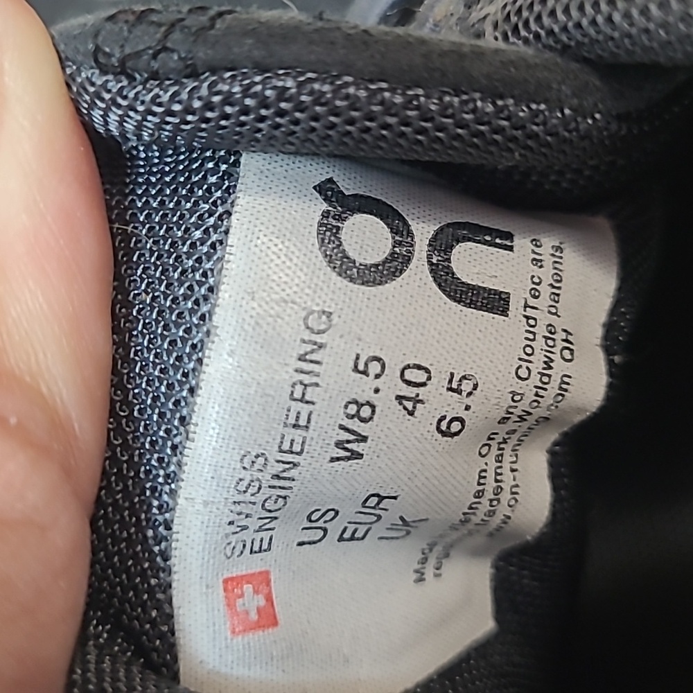 On Cloud Running Womens Black Athletic Shoes Size 8.5 - Picture 12 of 13